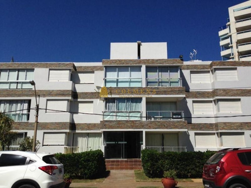 Venta De Apartamento 2 Dormitorios En Playa Brava, Punta Del Este.-ref:3568