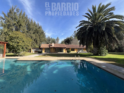 Casa En Venta En Chicureo, A Pasos Del Colegio Santa Cruz