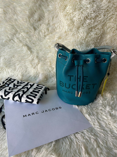 Marc Jacobs- The Leather Bucket Bag Original