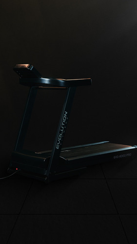 Esteira Profissional Evolution Fitness Evo 4000 Pro 220v Cor