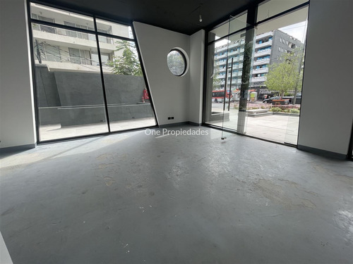 Local Comercial, Av. Las Condes, Metro Hernando De Magallane