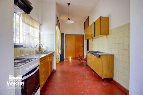 Casa Ph En Venta En Olivos 3 Ambientes, Con Cochera, Jardín Y Galpón. 170 M2 Cub.