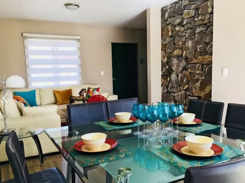 En Venta Casa En Real Solare, Estilo Californiano, 3 Recamaras, 2.5 Baños, Linda