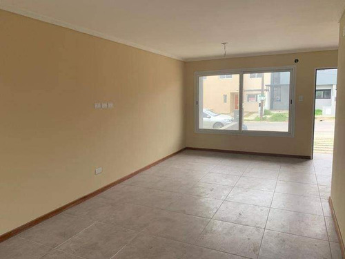 Dúplex De 3 Dormitorios En Venta En Miradores De Manantiales 2. Zona Sur