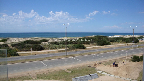 Imagen 5 de 29 de Venta De Apartamento De 3 Dormitorios En Playa Brava.