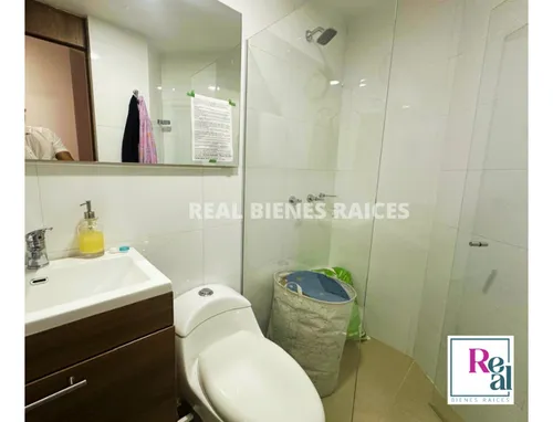 Se Vende Amplio Y Cómodo Apartamento En Unidad Cerrada.