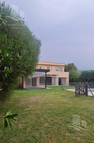 Casa En Venta San Isidro Labrador - 5 Ambientes Con Dependencia De Servicio
