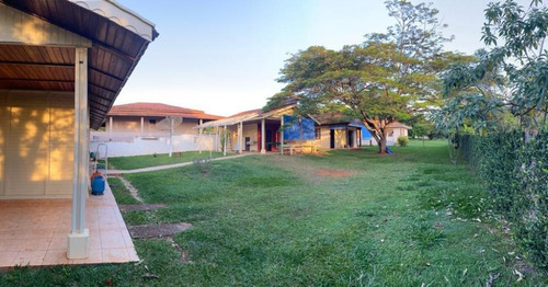 Imagem 11 de 30 de Essa É A Chácara Perfeita Para Quem Está Em Busca De Segurança E Principalmente Conforto, Confira: - 1684