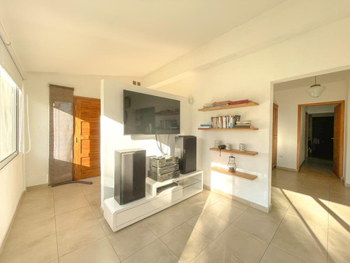 Imagen 3 de 21 de Casa 2 Dorm - Centro - Funes.