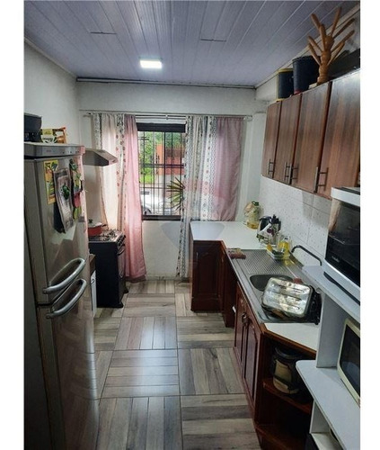 Vendo Casa En Obligado Centro, A Pasos De La Municipalidad: 3 Habitaciones Y 1 Baño.