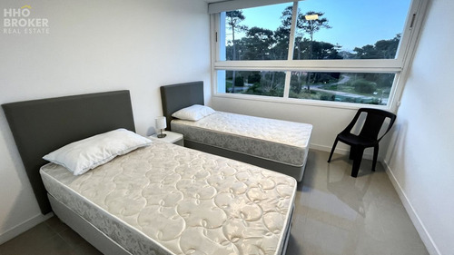 Venta De Apartamento Esquinero, Torre One I, Roosevelt, Punta Del Este.
