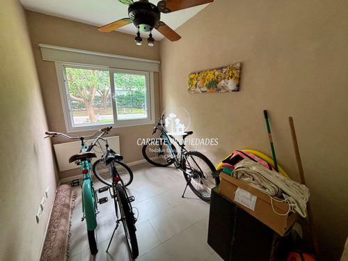 Casa En Venta Los Jazmines De 3 Dormitorios Y Dependencia. Pilar Del Este.