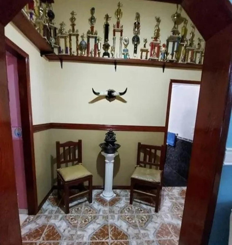 Casa En Venta - 3 Dormitorios 2 Baños - Cochera - 230mts2 - Morón