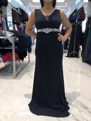 Vestido negro con strass en la cintura sale