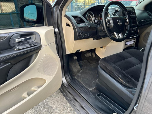 Imagen 6 de 9 de Dodge Caravan 2016