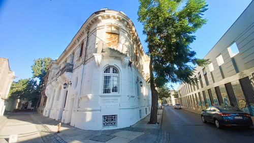 Casona Estilo Neoclasico En Barrio Concha Y Toro