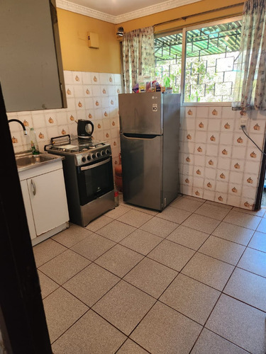 Excelente Casa En Calle Inés Rivas, Comuna De La Cisterna.