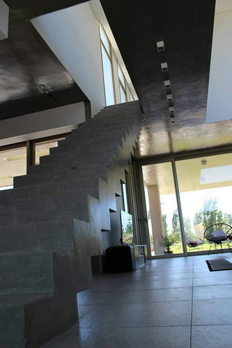 Imagen 5 de 10 de Ruta 2 - Miralagos -residencia Estilo Minimalista Ref. 19698