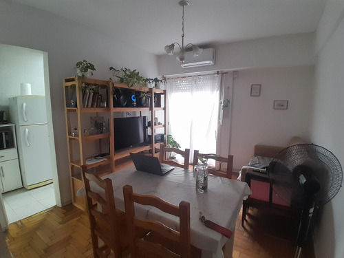 Departamento En Venta De Dos Ambientes Con Dos Patios - Flores