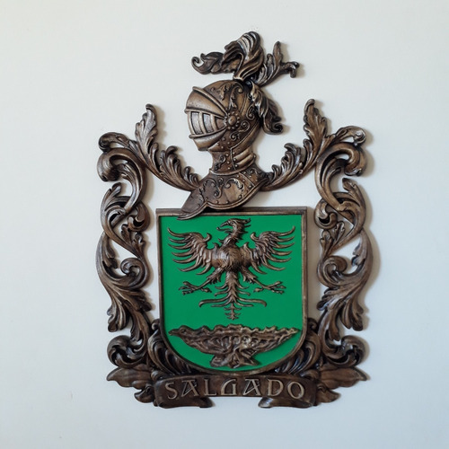 Imagen 5 de 8 de Escudos Heráldicos Tallados En Madera
