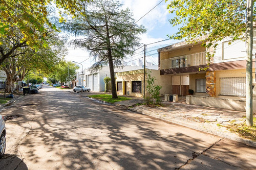 Casa En Venta En Granadero Baigorria Centro