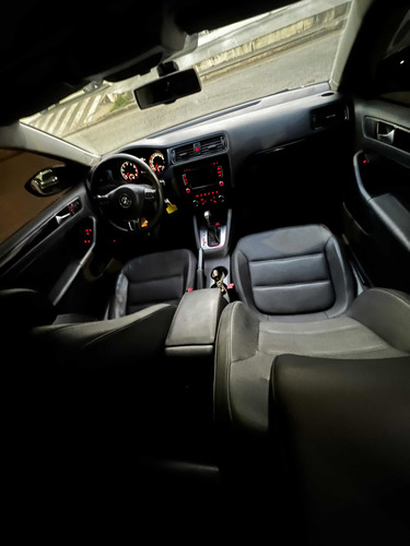 Imagen 8 de 12 de Volkswagen Vento 2012 2.5 Luxury 170cv Tiptronic