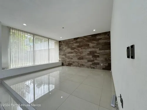 Renta - Vista Real. Casa, Cuarto De Servicio, 4 Recámaras, Alberca, Área De Tv