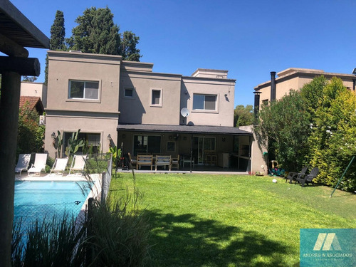 Imagen 19 de 22 de Casa En Venta En Bcdo Villa Flaubert
