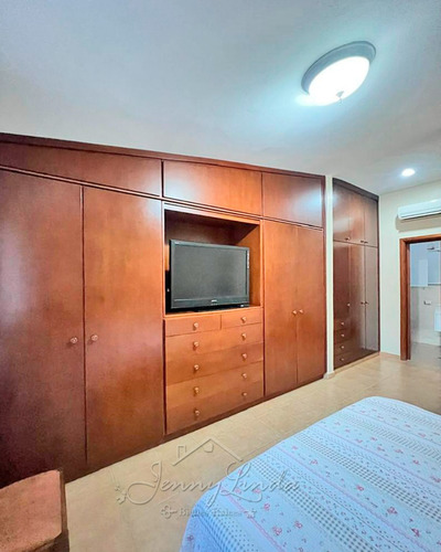 Venta Tonwhouse Urb. Barrio Sucre, Conjunto Privado, Maracay, Aragua