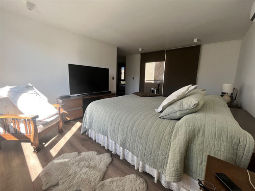 Casa En Venta De 5 Dorm. En Condominio /colegio Mayflower