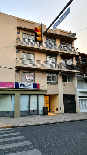 Departamento  Piso 1 Por Escalera- Luis Agote- Catamarca Al 3000-rosario- Alquiler-