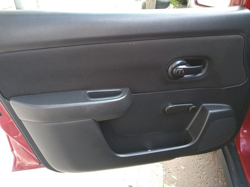 Imagen 13 de 15 de Nissan Tiida Comfort 1.8 6 Vel.
