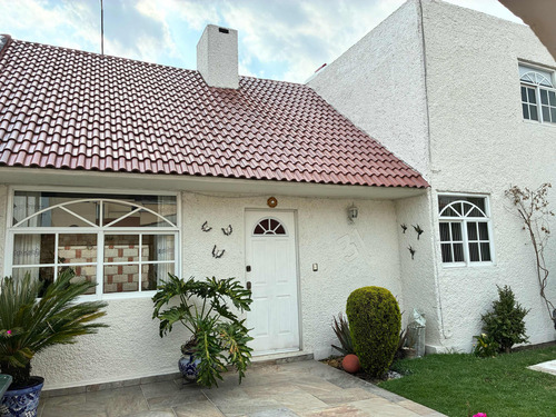 Casa De 4 Recámaras Y 2 Baños Completos - 194m2 Construcción