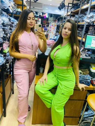 Imagem 4 de 5 de Conjunto Feminino Calça + Colete Cropped Color 04br