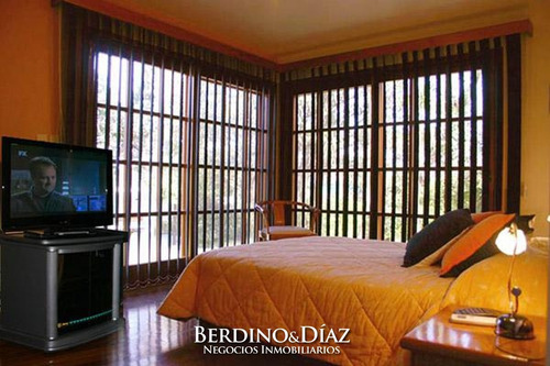 Excelente Casa Ubicada A Metros De Playa Mansa- Ref: 316
