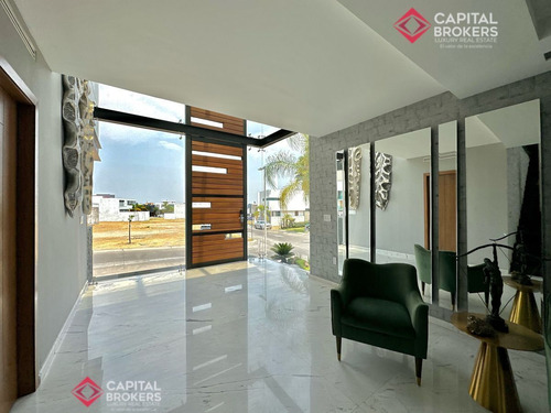 Casa En Venta De Lujo En Villa Verona Con Alberca