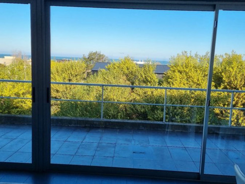 Imagen 18 de 30 de Chalet De Moderno Diseño A Metros Del Mar.