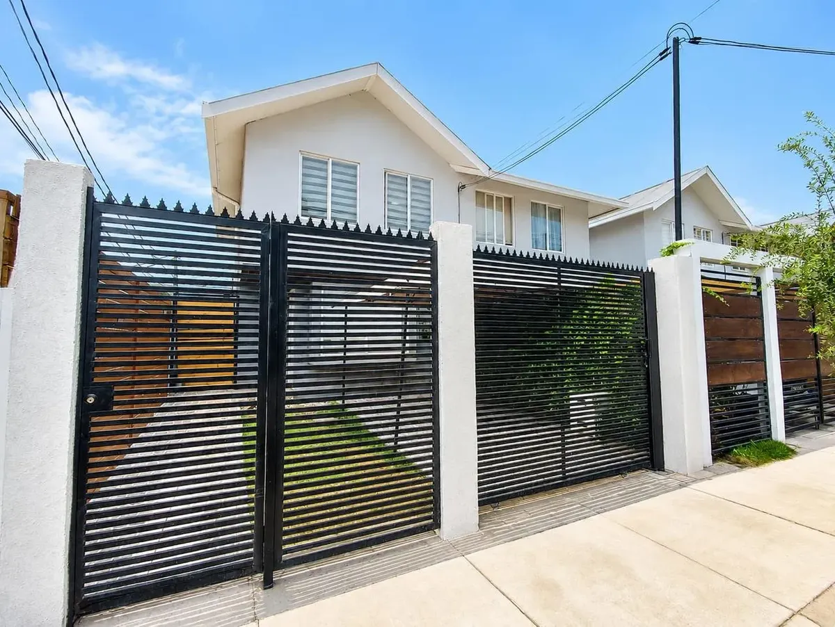 Imagen 2 de 17 de Se Vende Casa En Lomas De Eyzaguirre 3d 1b1e