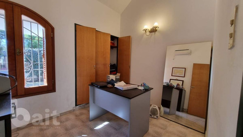 Imagen 25 de 30 de Venta Casa En Villa Belgrano, 4 Dormitorios Y 5 Baños Con Gran Parque!!