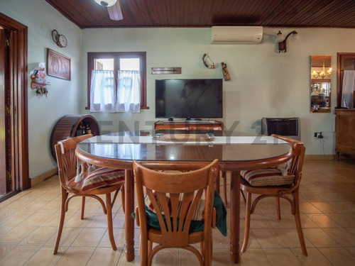 Casa En Venta De 3 Dormitorios En City Bell 465 Y 13c