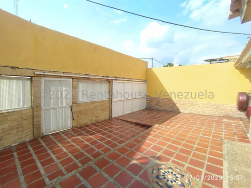 Jip 23-24277. En Venta Hermosa Casa De 204.35 Mts2, 6hab, 2 Baños, 3 P/e, Tanque Subterráneo De 10 Mil Lts.,totalmente Equipada. En La Urb. La Exclusiva De Cagua. Aragua