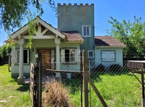 Casa En Venta - 3 Dormitorios 2 Baños - 740mts2 - Exaltación De La Cruz