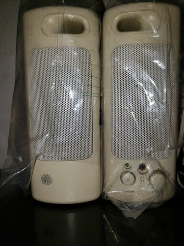 Imagen 1 de 4 de Parlantes Pc Blancos 90's Retro Speakers Genericos White