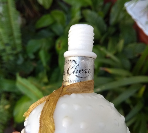 Frasco De Perfume Antiguo De Opalina En Relieve