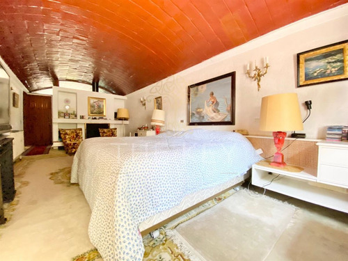 Casa En Venta De 4dorm, 3 Serv, Piscina, Jardin. En Vitacura