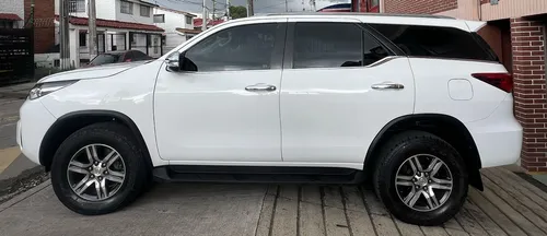 Toyota Fortuner 2.7 At