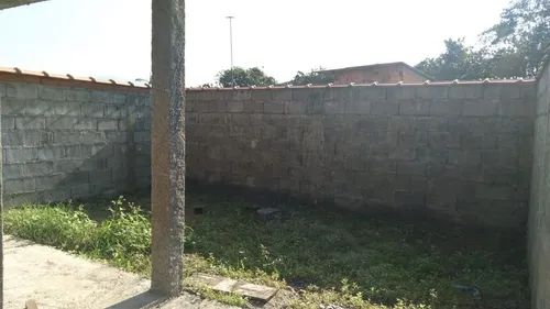 Casa 2 Dormitórios Em Bairro Residencial, Próximo A Comércios, Escolas, Transportes E Muito Mais!