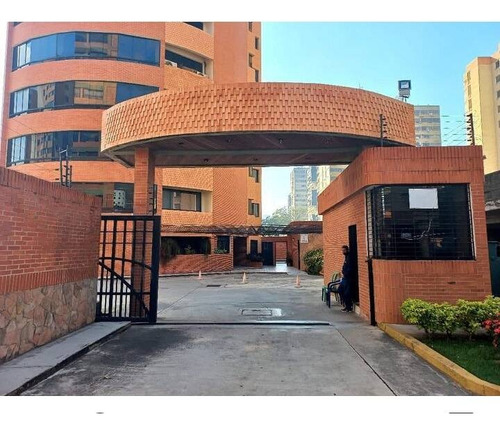 Tibisay Rojas Vende Amplio Apartamento En Residencias Ineska. Urb. Mañongo  Cod 216476