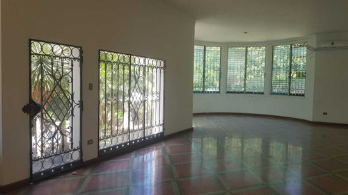 Casa En El Country Club