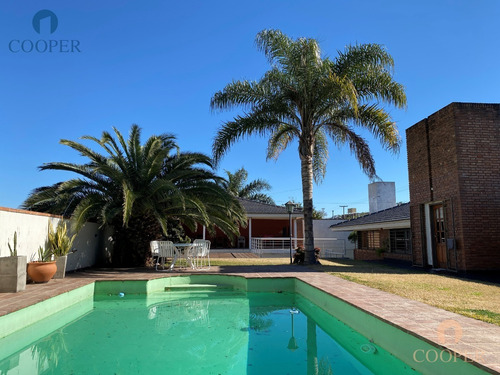 Imagen 10 de 27 de Casa De Categoría En Venta, Villa Cabrera, 4 Dormitorios